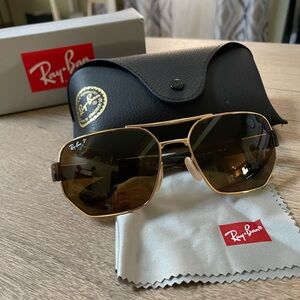 Ray-Ban Sunglasses RB3672
